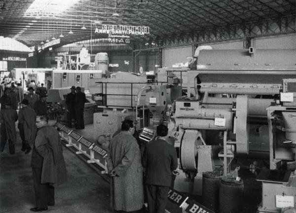 Fiera di Milano - Campionaria 1954 - Padiglione delle macchine per molini, panifici e pastifici - Interno