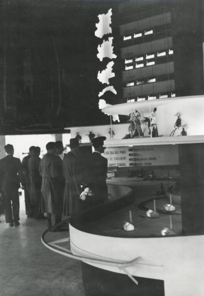 Fiera di Milano - Campionaria 1954 - Padiglione della Eridania - Sala interna
