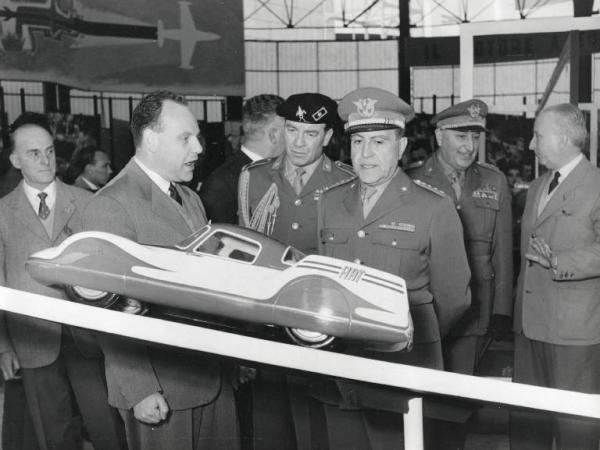 Fiera di Milano - Campionaria 1955 - Visita del generale Giuseppe Mancinelli, capo di Stato maggiore della difesa
