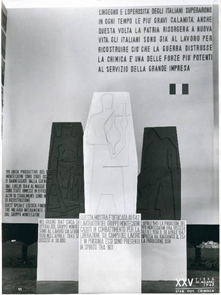 Fiera di Milano - Campionaria 1947 - Padiglione del Gruppo Montecatini - Sala di entrata con monumento commemorativo ai caduti