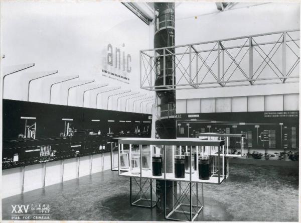 Fiera di Milano - Campionaria 1947 - Padiglione del Gruppo Montecatini - Sala dell'ANIC (Azienda Nazionale Idrogenazione Carburanti)