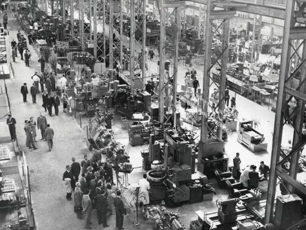Fiera di Milano - Campionaria 1952 - Padiglione della meccanica - Interno