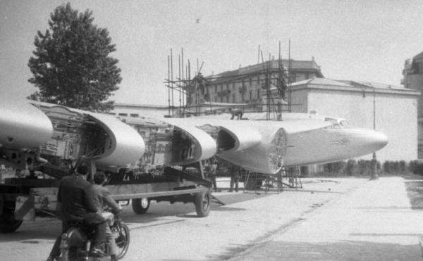Fiera di Milano - Campionaria 1948 - S. I. A. I. Savoia-Marchetti - Aeroplano S. M. 95 - Allestimento