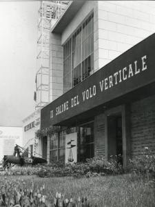 Fiera di Milano - Campionaria 1954 - Padiglione del Salone internazionale del volo verticale - Veduta esterna