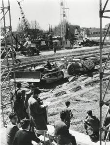 Fiera di Milano - Campionaria 1954 - Settore della meccanica agricola - Presentazione di trattori
