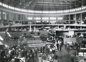 Fiera di Milano - Campionaria 1947 - Salone della motonautica, auto, moto, ciclo e accessori nel palazzo dello sport