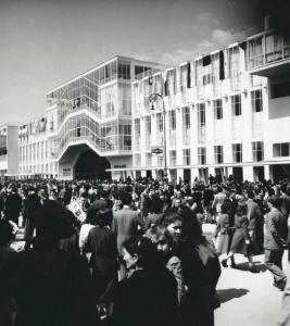 Fiera di Milano - Campionaria 1948 - Piazza Italia - Folla di visitatori