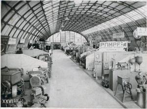 Fiera di Milano - Campionaria 1948 - Padiglione di macchine e apparecchi per l'industria chimica - Interno