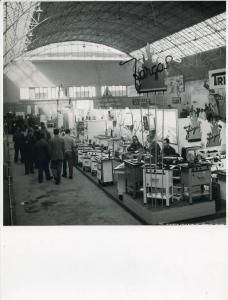 Fiera di Milano - Campionaria 1948 - Padiglione delle forniture e impianti per la casa, alberghi e negozi - Stand di cucine della Fargas