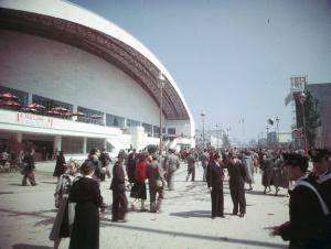 Fiera di Milano - Campionaria 1951 - Viale dell'industria - Padiglione 19 - Visitatori