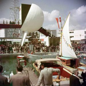 Fiera di Milano - Campionaria 1953 - Piazzale milano - Salone della nautica - Area espositiva Breda - Visitatori
