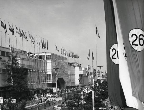 Fiera di Milano - Campionaria 1957 - Viale dell'industria - Palazzo delle nazioni