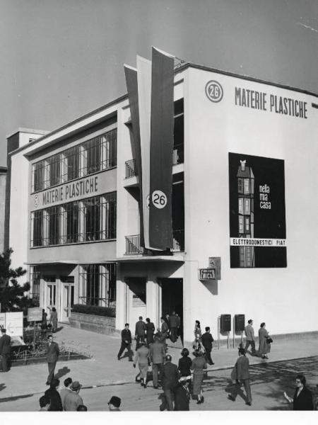 Fiera di Milano - Campionaria 1957 - Padiglione delle materie plastiche - Veduta esterna