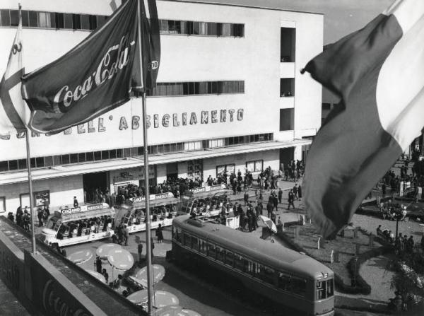 Fiera di Milano - Campionaria 1957 - Padiglione del Salone dell'abbigliamento - Veduta esterna