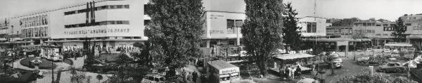 Fiera di Milano - Campionaria 1957 - Largo X - Padiglione del Salone del abbigliamento e padiglione impianti e attrezzature per bar e negozi, ceramiche, cristallerie e casalinghi - Veduta panoramica
