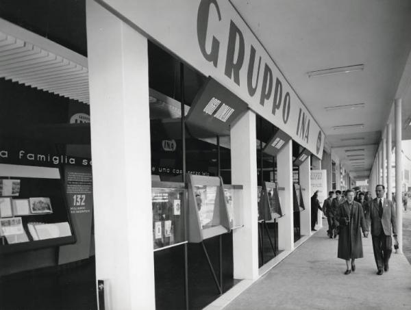 Fiera di Milano - Campionaria 1957 - Padiglione del Gruppo INA (Istituto Nazionale Assicurazioni) - Veduta esterna