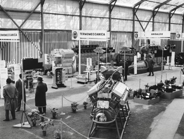 Fiera di Milano - Campionaria 1957 - Padiglione motori diesel a scoppio e loro applicazioni - Interno
