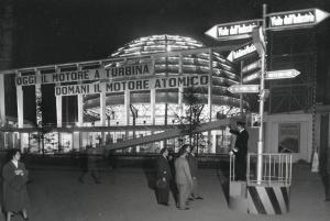 Fiera di Milano - Campionaria 1955 - Padiglione della Fiat - Veduta notturna