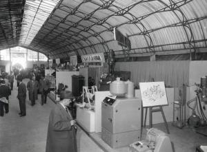 Fiera di Milano - Campionaria 1955 - Padiglione macchine per l'industria chimica e farmaceutica - Interno