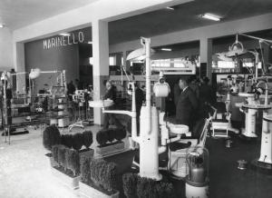 Fiera di Milano - Campionaria 1955 - Padiglione degli apparecchi e materiale odontoiatrico-sanitario - Interno