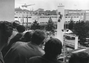 Fiera di Milano - Campionaria 1956 - Mostra del volo verticale - Elicottero in volo