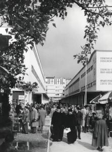 Fiera di Milano - Campionaria 1956 - Viale del commercio - Visitatori