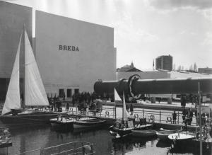 Fiera di Milano - Campionaria 1956 - Padiglione della Breda e darsena per il Salone della nautica