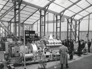 Fiera di Milano - Campionaria 1956 - Padiglione dei motori diesel e a scoppio e loro applicazioni - Interno - Stand della Nuove Reggiane OMI
