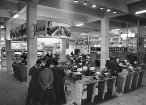 Fiera di Milano - Campionaria 1956 - Padiglione delle macchine e forniture per ufficio, imballaggio e confezionamento - Interno
