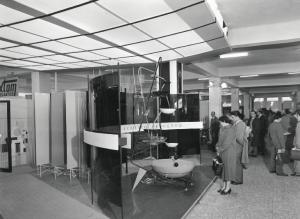 Fiera di Milano - Campionaria 1956 - Mostra internazionale estetica delle materie plastiche - Interno