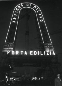 Fiera di Milano - Campionaria 1957 - Porta Edilizia - Ponteggio tubolare della Dalmine - Veduta notturna