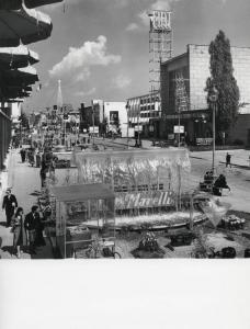 Fiera di Milano - Campionaria 1957 - Viale dell'industria - Installazione pompe idrauliche Ercole Marelli