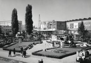 Fiera di Milano - Campionaria 1957 - Largo X - Padiglione dell'ENIT (Ente nazionale industrie turistiche) - Veduta esterna