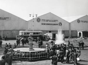 Fiera di Milano - Campionaria 1957 - Installazione pubblicitaria della San Pellegrino