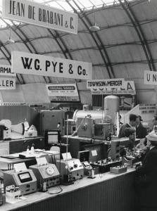 Fiera di Milano - Campionaria 1957 - Padiglione macchine e apparecchi per l'industria chimica e farmaceutica - Interno