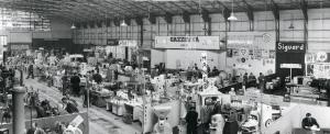 Fiera di Milano - Campionaria 1957 - Padiglione macchine e apparecchi per l'industria chimica e farmaceutica - Interno - Veduta panoramica
