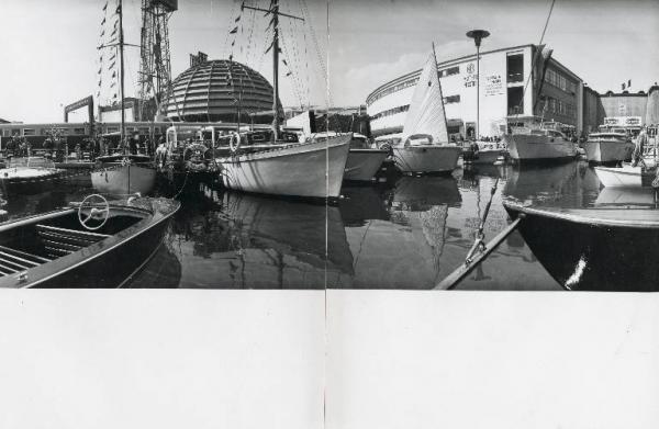 Fiera di Milano - Campionaria 1958 - Piazzale Milano - Darsena per il Salone della nautica - Veduta panoramica