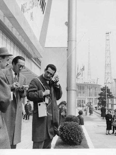 Fiera di Milano - Campionaria 1958 - Radiotelefono in dotazione ai cronisti dell'ufficio stampa della Fiera