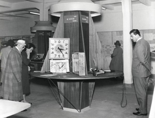 Fiera di Milano - Campionaria 1958 - Padiglione dell'argenteria, oreficeria, orologeria e affini - Interno