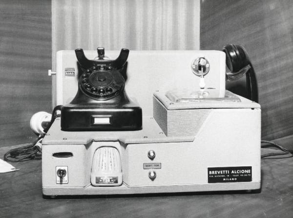 Fiera di Milano - Campionaria 1958 - Padiglione dell'elettronica, elettrotecnica e telecomunicazioni - Segreteria telefonica nastro magnetico della ditta Brevetti Alcione