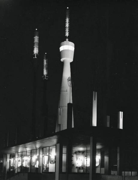 Fiera di Milano - Campionaria 1958 - Auditorio della RAI - Veduta notturna