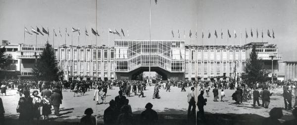 Fiera di Milano - Campionaria 1959 - Piazza Italia - Palazzo delle nazioni - Veduta panoramica