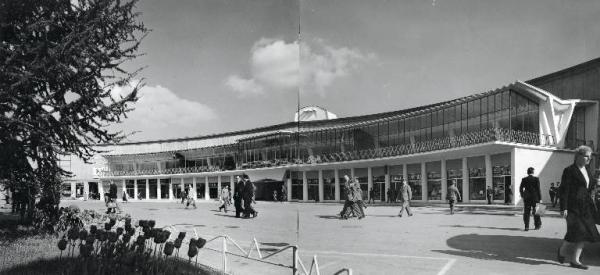 Fiera di Milano - Campionaria 1959 - Piazza Italia - Palazzo emiciclo - Veduta panoramica