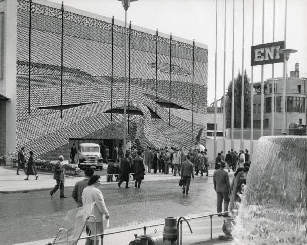 Fiera di Milano - Campionaria 1959 - Padiglione dell'ENI (Ente Nazionale Idrocarburi) - Veduta esterna