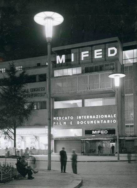 Fiera di Milano - Campionaria 1960 - Padiglione del MIFED (Mercato Internazionale del Film e del Documentario) - Veduta notturna