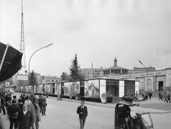 Fiera di Milano - Campionaria 1960 - Viale dell'industria - Padiglione Cassa del Mezzogiorno - Veduta esterna