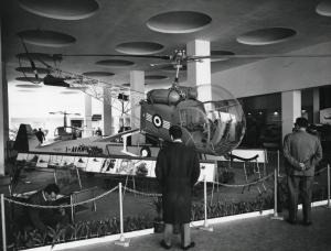 Fiera di Milano - Campionaria 1957 - Padiglione del Salone del motore d'aviazione - Elicottero Agusta