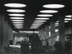 Fiera di Milano - Campionaria 1957 - Padiglione del Salone del motore d'aviazione - Elicottero Agusta