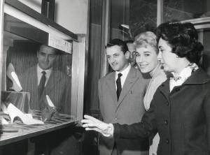 Fiera di Milano - Campionaria 1958 - Mostra calzature di qualità - Visita delle conduttrici televisive Virna Lisi, Marisa Borrini e Edda Campagnoli