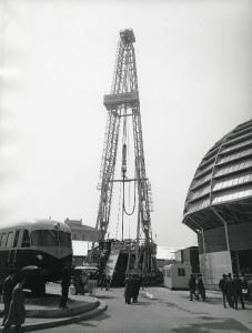 Fiera di Milano - Campionaria 1958 - Sonda per perforazione petrolifera "Super 7-11" dalla Nuovo Pignone